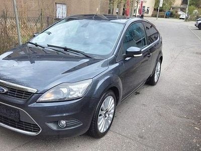 Usado Ford Focus Style 101 HP (74 kW) 2008 Cinzento Sedan