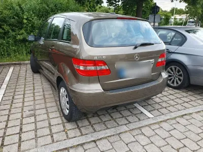 Gebraucht Mercedes B160 95 PS (69 kW) 2011 Braun Van / Kleinbus