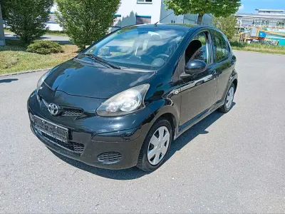 Gebraucht Toyota Aygo 60 PS (44 kW) 2011 Schwarz Kleinwagen