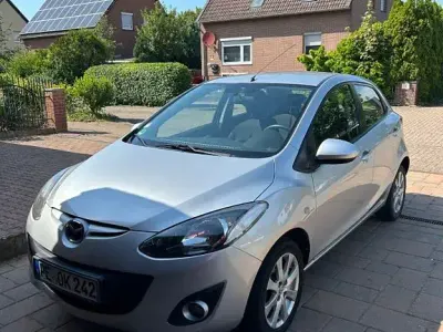 Gebraucht Mazda 2 75 PS (55 kW) 2012 Grau Kleinwagen