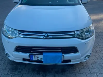 Gebraucht Mitsubishi Outlander P-HEV 201 PS (147 kW) 2014 SUV