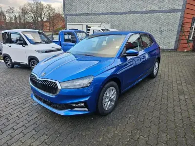 Neu Skoda Fabia 95 PS (69 kW) 2025 Raceblau metallic Limousine