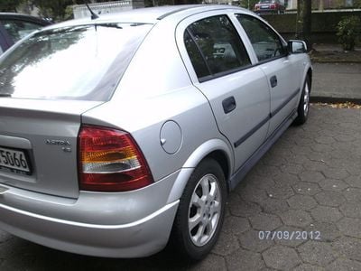 Gebraucht Opel Astra 84 PS (61 kW) 2002 Silber metallic Limousine