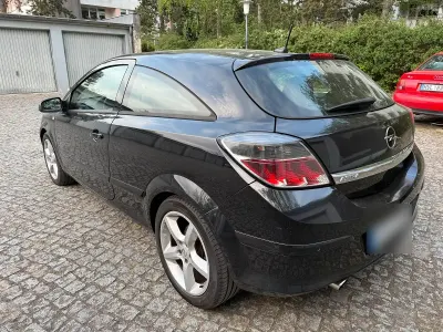 Brugt Opel Astra GTC 140 HK (102 kW) 2006 Sort Hatchback