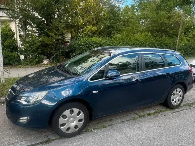Gebraucht Opel Astra 140 PS (102 kW) 2011 Blau Kombi