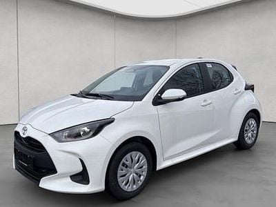 Weiß Neu 2025 Toyota Yaris Hybrid Comfort Limousine | 23.450 € (Guter Preis)