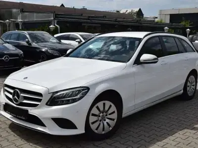 Gebraucht Mercedes C180 122 PS (89 kW) 2020 Polarweiss  unilack Kombi