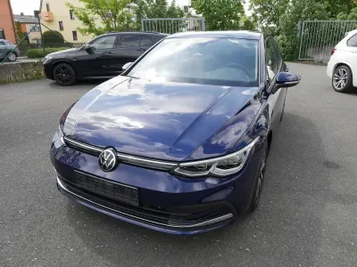 Second-hand VW Golf VIII Active 150 CP (110 kW) 2022 Albastru Berlinǎ