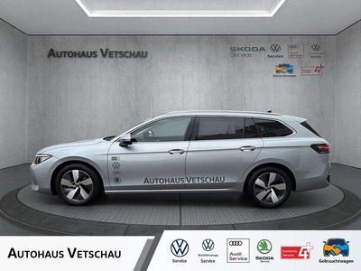 Silber Gebraucht 2024 VW Passat Elegance Kombi | 38.990 € (Fairer Preis)