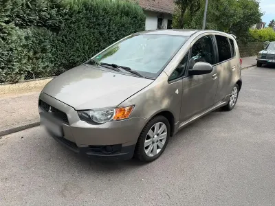 Gebraucht Mitsubishi Colt 95 PS (69 kW) 2011 Grau Kleinwagen