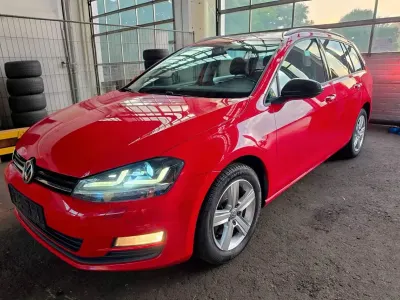 Gebraucht VW Golf VII Comfortline 110 PS (80 kW) 2016 Rot Kombi