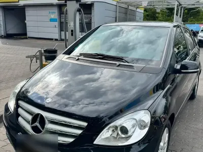 Gebraucht Mercedes B200 140 PS (102 kW) 2010 Schwarz Van / Kleinbus