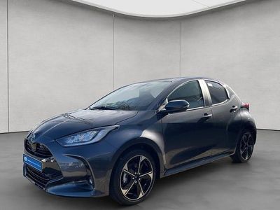 Neu Toyota Yaris Hybrid Style 131 PS (96 kW) 2025 Grau Limousine