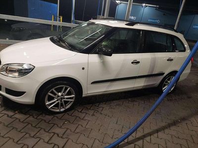 Weiß Gebraucht 2011 Skoda Fabia Family Kombi | 3.950 € (Fairer Preis)
