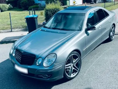 Gebraucht Mercedes E200 Avantgarde 300 PS (220 kW) 2009 Grau Limousine