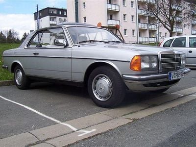 Gebraucht Mercedes 230 109 PS (80 kW) 1979 Silber Coupé
