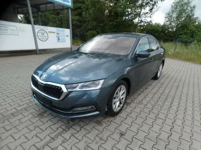 Gebraucht Skoda Octavia First Edition 150 PS (110 kW) 2020 Seda quartz/quartz grey Limousine