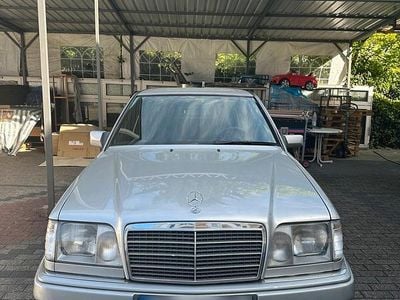 Gebraucht Mercedes E200 136 PS (100 kW) 1994 Silber Limousine