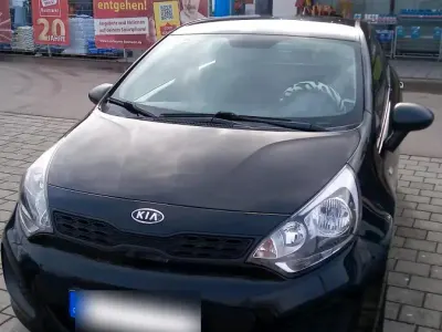 Gebraucht Kia Rio 109 PS (80 kW) 2012 Schwarz Limousine