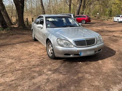 Second-hand Mercedes S500 306 CP (225 kW) 1999 Argintiu Berlinǎ
