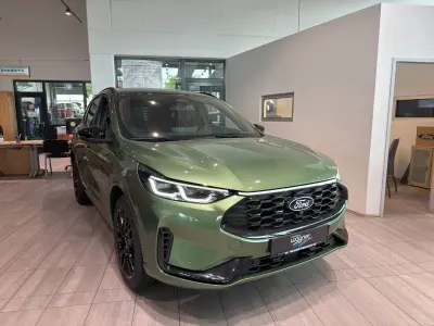Neu Ford Kuga ST-Line X 179 PS (131 kW) 2025 Grün SUV