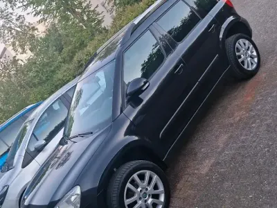 Usata Skoda Yeti 110 CV (80 kW) 2012 Nero SUV