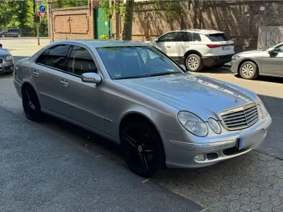 Gebraucht Mercedes E200 Elegance 122 PS (89 kW) 2003 Silber Limousine