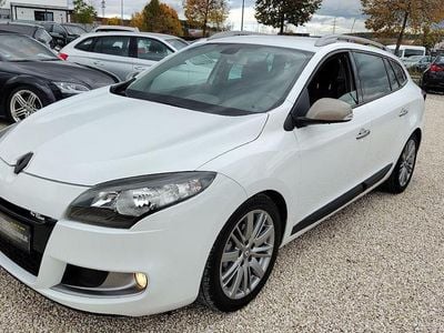 Weiß Gebraucht 2011 Renault Mégane GrandTour Dynamique Kombi | 3.900 € (Fairer Preis)