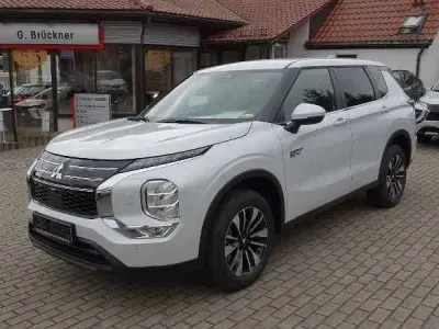 New Mitsubishi Outlander P-HEV Diamant Edition 306 HP (225 kW) 2026 White SUV