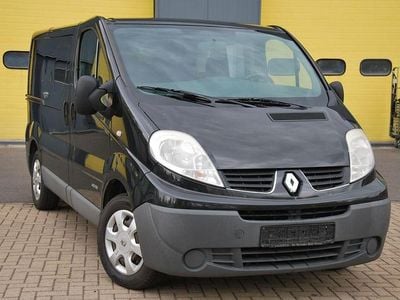 Usado Renault Trafic 114 HP (83 kW) 2013 Preto Monovolume