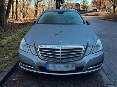 Silber Gebraucht 2010 Mercedes E220 Limousine | 7.800 €
