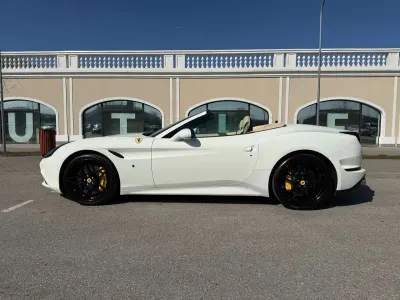 Usata Ferrari California 560 CV (411 kW) 2015 Bianco Cabrio