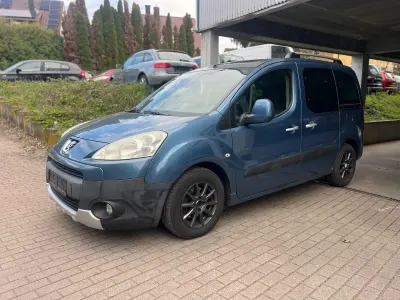 Occasion Peugeot Partner Tepee Family 111 PK (81 kW) 2011 Blauw MPV