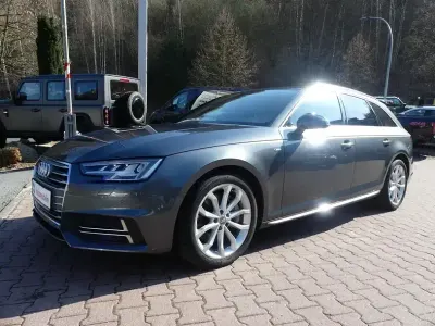 Używany Audi A4 S-Line 252 KM (185 kW) 2018 Szary Kombi