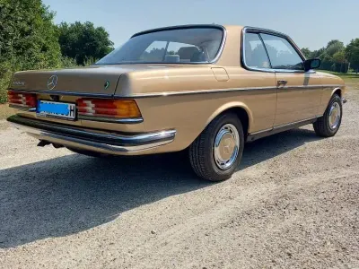 Gebraucht Mercedes 230 136 PS (100 kW) 1981 Gold Coupé