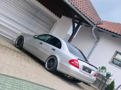 Gebraucht Mercedes E500 306 PS (225 kW) 2004 Silber Limousine
