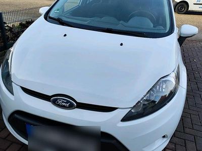 Gebraucht Ford Fiesta 60 PS (44 kW) 2010 Weiß Kleinwagen