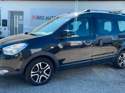 Gebraucht Dacia Dokker Celebration 116 PS (85 kW) 2018 Schwarz Van / Kleinbus