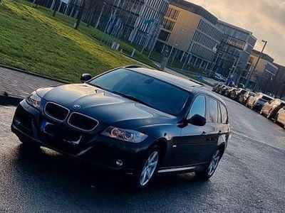 Gebraucht BMW 318 143 PS (105 kW) 2012 Schwarz Kombi