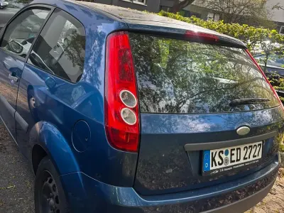 Gebraucht Ford Fiesta 70 PS (51 kW) 2007 Blau Kleinwagen