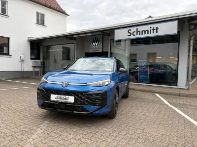 Nowe VW T-Roc Cabriolet R-line 150 KM (110 kW) 2026 Niebieski SUV