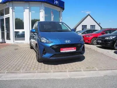 Gebraucht Hyundai i10 79 PS (58 kW) 2024 Vibrant blue pearl Kleinwagen