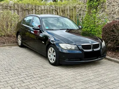 Gebraucht BMW 320 163 PS (119 kW) 2007 Schwarz Limousine
