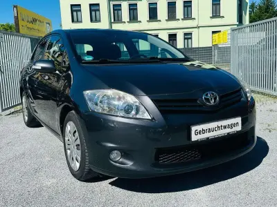 Gebraucht Toyota Auris Life 132 PS (97 kW) 2010 Grey metallic Kleinwagen