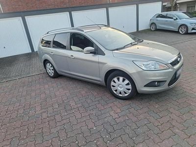 Gebraucht Ford Focus 109 PS (80 kW) 2009 Silber Kombi