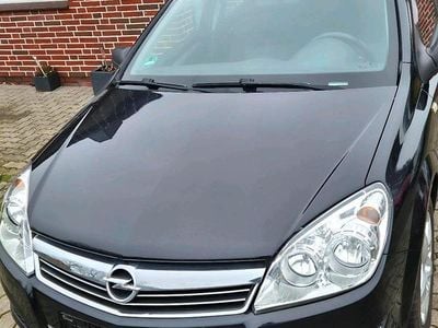 Schwarz Gebraucht 2008 Opel Astra Limousine | 1.300 € (Guter Preis)
