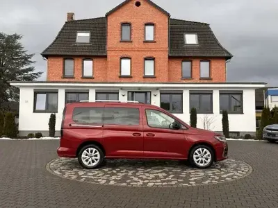 Second-hand Ford Tourneo Connect Titanium 122 CP (89 kW) 2025 Roșu Monovolum