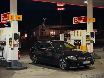 Używany Mercedes C300e 306 KM (225 kW) 2021 Czarny Kombi