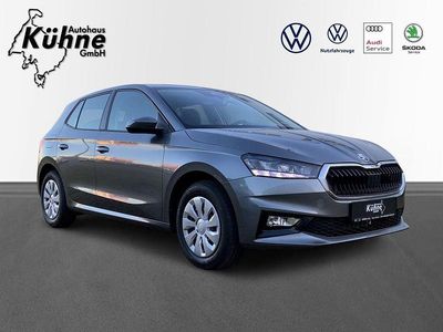 Neu Skoda Fabia Essence 95 PS (69 kW) 2025 Grau Limousine