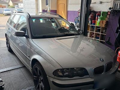 Gebraucht BMW 330 184 PS (135 kW) 2001 Silber Kombi